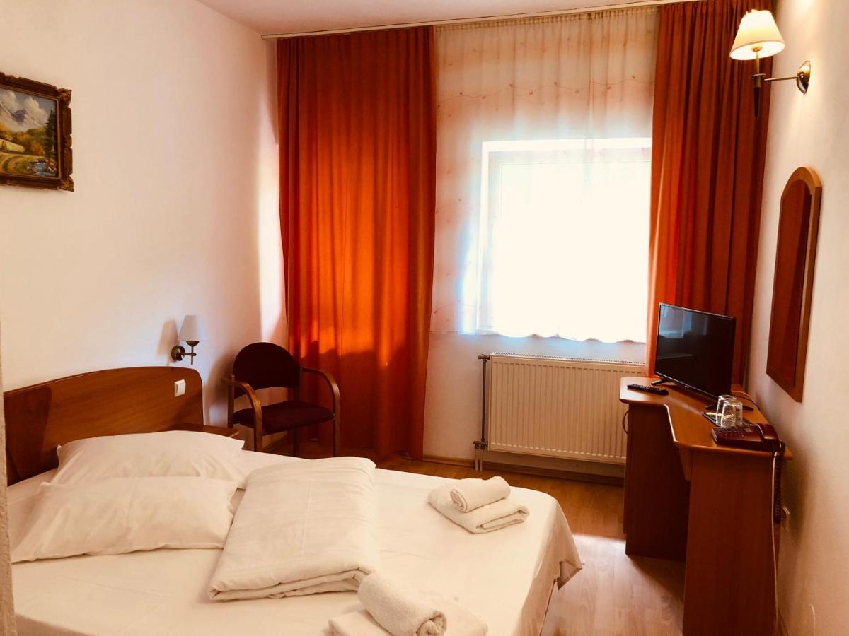 סיגישוארה Hotel Poenita מראה חיצוני תמונה